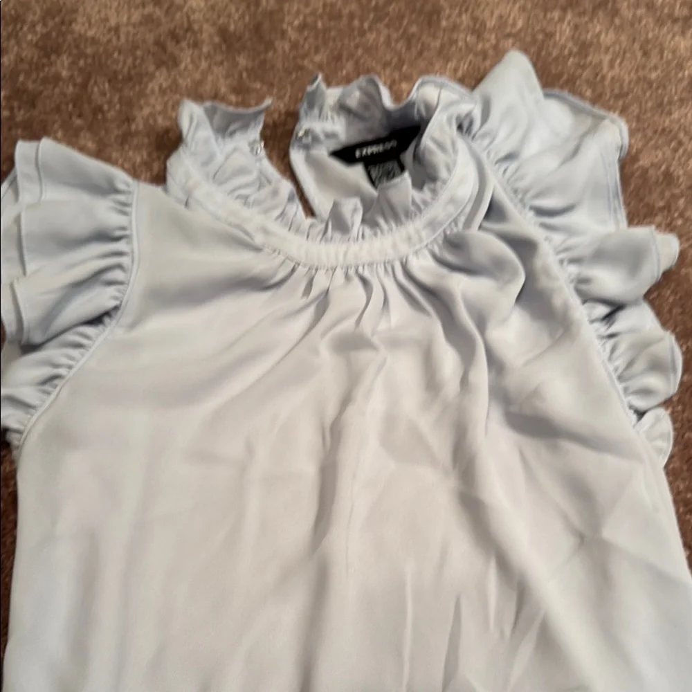 Express Ruffle Blouse - Picture 4 of 8